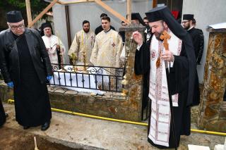 Osemintele Sfântului Cuvios Calistrat, deshumate la Mănăstirea Vasiova