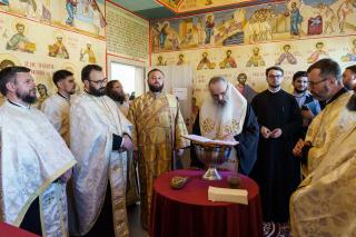 IPS Teofan a slujit la Maternitatea „Cuza Vodă” și a sfințit pictura paraclisului Clinicii „Veronica”