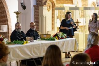 A doua ediție a expoziției „Școala de vară – Pictură pe sticlă, icoane și vitralii” la Iași