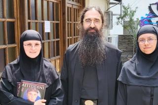 Părintele Arhimandrit Varnava Iangos vine la Iași: conferință și lansare de carte – „Fericirile, răspunsul dat lumii”