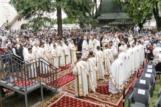 Suceava, în veșmânt de sărbătoare Pelerini și ierarhi la hramul Catedralei Arhiepiscopale
