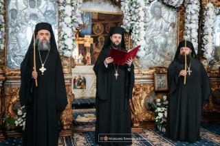 În această seară a avut loc, la Roman, slujba de ipopsifiere a Părintelui Arhimandrit Teofil Anăstăsoaie, Episcop-vicar ales al Arhiepiscopiei Romanului și Bacăului