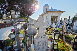 Mormântul Schimonahiei Elisabeta Lazăr, pustnica Giumalăului