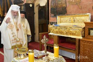 Raclele Sfinților Paisie și Cleopa, sfințite în Paraclisul Reședinței Patriarhale