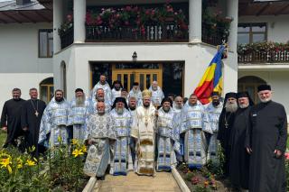 Icoana Maicii Domnului „Îndrumătoarea”, cinstită prin rugăciune și pelerinaj la Mănăstirea Neamț