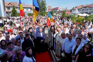 O nouă filă de istorie pentru orașul nemțean Roznov: Un nou lăcaș de rugăciune, târnosit de trei ierarhi ai Bisericii noastre