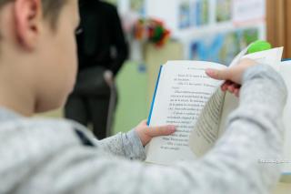 (Video) Cum să trezești bucuria lecturii în copilul tău, fără presiune