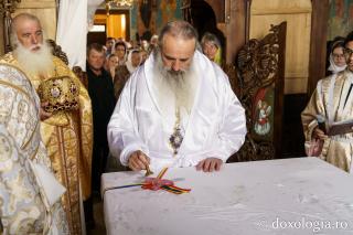 Biserica Parohiei Oneaga, ctitorie a schimonahiei Safta Brâncoveanu din 1856, a fost resfințită astăzi