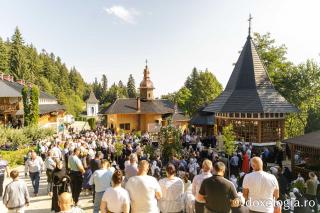 (Video) Schimbarea la Față, la Mănăstirea Sihla: A fost așezată piatra de temelie pentru un nou sfânt lăcaș