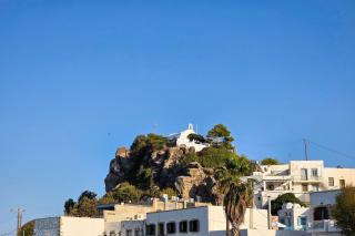 Paraclisul închinat Sfintei Mucenițe Paraschevi, bisericuța de pe stâncă din Skala, Insula Patmos