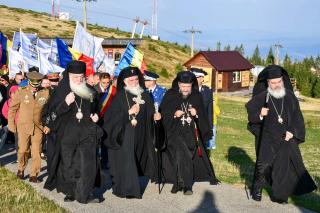 Pelerinaj la Crucea-monument de pe Muntele Mic – 20 de ani de rugăciune și jertfă
