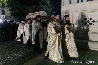 (Video) Hramul Sfintei Parascheva, la final. Sfintele moaște, așezate înapoi în Catedrala Mitropolitană
