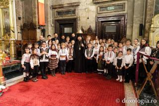 „Ispitele ne smeresc, arătându-ne că biruința vine doar prin ajutorul lui Dumnezeu”, le-a transmis PS Damaschin Dorneanul credincioșilor în prima zi de pelerinaj la Hramul Sfintei Parascheva