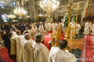 (Video) Unitate în rugăciune la Iași: trei ierarhi și sute de pelerini la Sfânta Liturghie