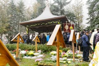 Mormântul Sfântului Cuvios Mărturisitor Arsenie de la Prislop