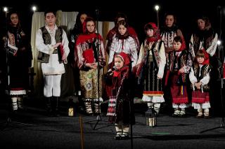 Despre colind, la Piatra Neamț: „Aceasta este vestea bună, aceasta este binecuvântarea că Hristos s-a născut, este cu noi până la sfârșitul veacului”