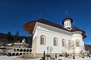 (Foto) Sihăstria Putnei – frumusețea iernii în taina muntelui