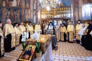 Au fost deshumate moaștele Sfintei Cuvioase Filotimia de la Râmeț