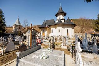 Cimitirul satului Farcașa din Județul Neamț