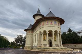 Mănăstirea Brazi – lăcaș de rugăciune și închinare la moaștele Sfântului Sfințit Mucenic Teodosie