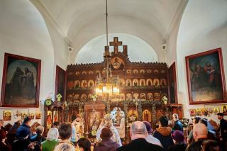 Biserica „Toma Cozma”, în haine de sărbătoare: „Îl cinstim pe Sfântul Toma pentru că a avut puterea să se întoarcă la Domnul cu inimă înnoită și schimbată”