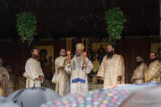 Mănăstirea Sângeap-Basaraba și-a sărbători hramul: „Prăznuim această minune ca să înțelegem că Dumnezeu lucrează în viața noastră, așijderea Maica Domnului”