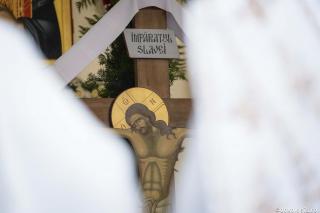 Vedeți să nu vă amăgească cineva!