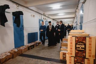 Înaltpreasfințitul Părinte Teofan a împărțit pachete de Paște persoanelor private de libertate din Penitenciarul Iași