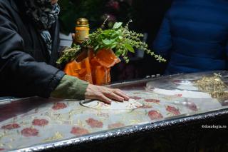 racla cu moastele Sfintei Parascheva