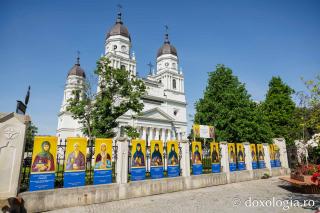 Expoziția Sfintele femei românce ale Centenarului Patriarhiei Române