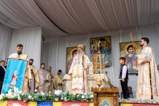 IPS Teofan, la Chiperești: „Omul sfânt îl pune întotdeauna pe Dumnezeu primul”
