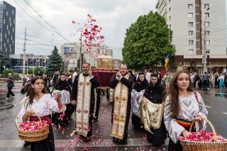 Sfântul Cuvios Cleopa de la Sihăstria, purtat în procesiune la hramul municipiului Piatra Neamț