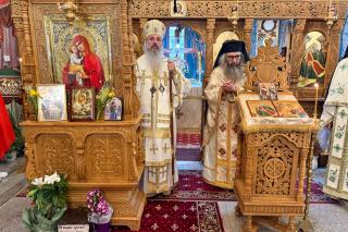 Înaltpreasfințitul Părinte Teofan a slujit la Schitul Cerebuc în Duminica Sfinților Români