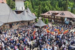 Numeroși pelerini l-au pomenit pe Părintele Iustin Pârvu la 13 ani de la trecerea sa la Domnul