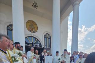 Părintele Vasile Cojocariu, condus pe ultimul drum la Humulești. PS Nichifor Botoșăneanul a oficiat slujba de înmormântare
