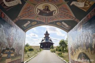 Schitul „Pogorârea Sfântului Duh" – Drăgești, Vaslui