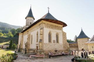 (Video) Sărbătoarea Adormirii Maicii Domnului, hramul Mănăstirii Bistrița - Neamț