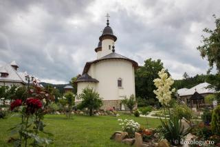 Hramul Mănăstirii Văratec și proclamarea locală a canonizării Sfintelor Cuvioase Olimpiada, Nazaria și Elisabeta, între 15 și 17 august
