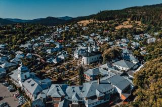 Vedere deasupra Mănăstirii Văratec, în ziua cea mare a proclamării locale a canonizării