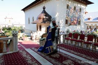 Bucurați-vă, Sfintelor ocrotitoare ale Văratecului – priveghere în cinstea Sfintelor Cuvioase Nazaria, Olimpiada și Elisabeta de la Văratec