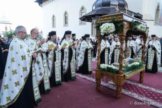 În rugăciune, alături de Maica Domnului – Prohodul Maicii Domnului la Mănăstirea Văratec