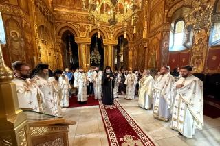 Slujbă arhierească, în Duminica a 14-a după Rusalii, la Mănăstirea „Sfinții Trei Ierarhi” din Iași