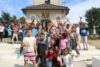 Voluntarii Departamentului Minorități au încheiat un nou sezon de tabere în comunitățile etnice