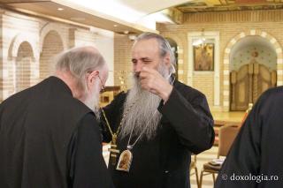 Pr. Andrew Louth a primit „Crucea Moldavă”, cea mai înaltă distincție a Mitropoliei Moldovei și Bucovinei