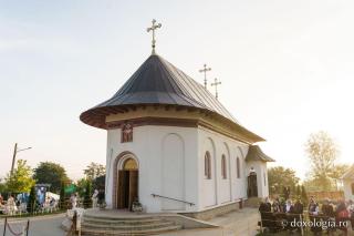 (Video) Biserica Parohiei Loturi Enescu – Dorohoi a fost târnosită