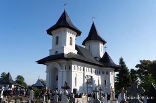 (Video) Biserica Parohiei Doina - Neamț a primit veșmânt de har