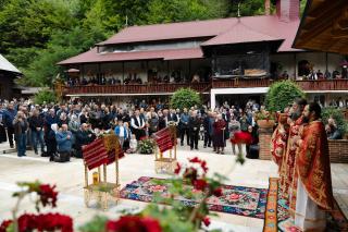 Hramul Mănăstirii „Înălțarea Sfintei Cruci” din Brusturi, marcat prin rugăciune și cinstirea eroilor