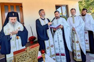 IPS Teofan a sfințit noua casă parohială din Chintinici, Roznov