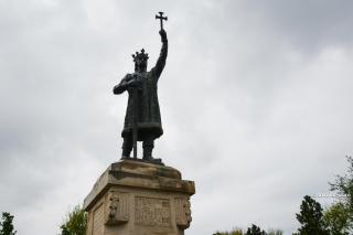 Statuia lui Ștefan cel Mare cu Sfânta Cruce