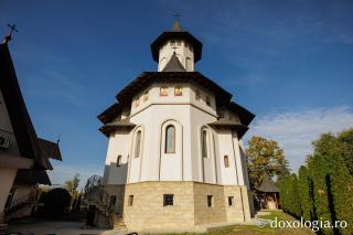 Biserica „Sfinții Împărați Constantin și Elena” – Galata din Iași în așteptarea veșmântului de sfințire